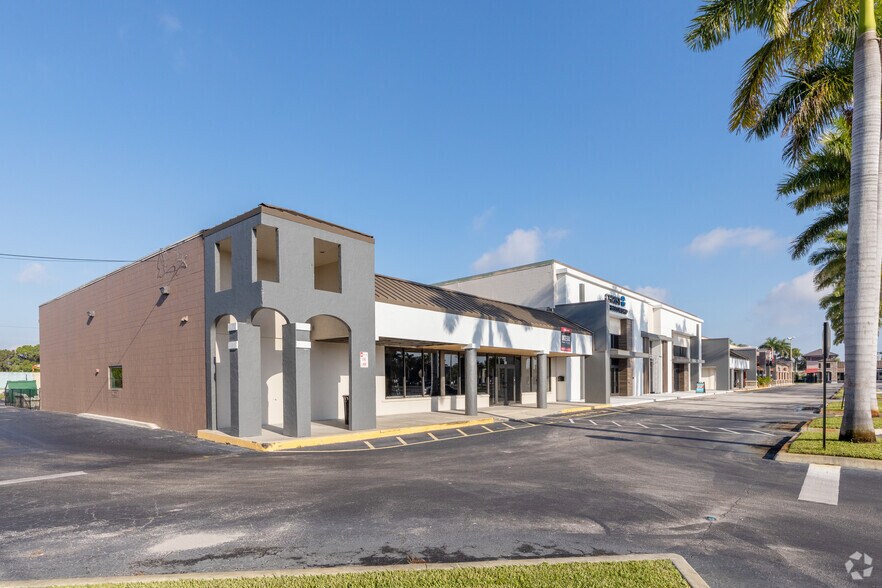 925-939 14th Ln, Vero Beach, FL à louer - Photo de l’immeuble – Image 3 sur 8