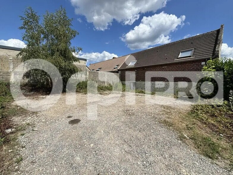 Local d'activités dans Compiègne à vendre - Photo de l’immeuble – Image 2 sur 10