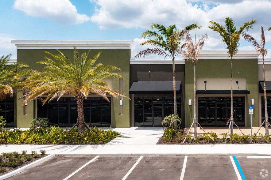 16431 Corporate Commerce Way, Fort Myers, FL à louer - Photo de l’immeuble – Image 3 sur 7