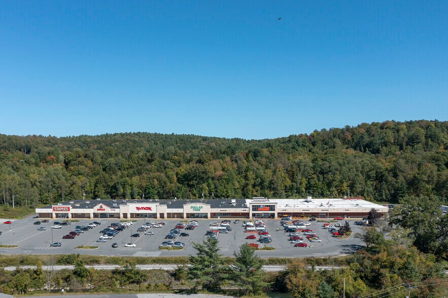 168 Ames Dr, Barre, VT à louer - Photo de l’immeuble – Image 3 sur 5