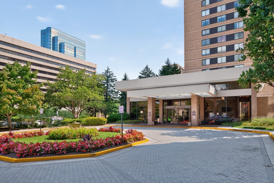 3713 S George Mason Dr, Falls Church, VA à vendre - Photo de l’immeuble – Image 2 sur 3
