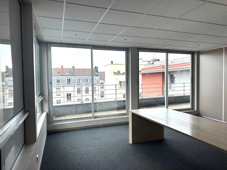 Bureau dans Lyon à vendre - Photo de l’immeuble – Image 1 sur 6
