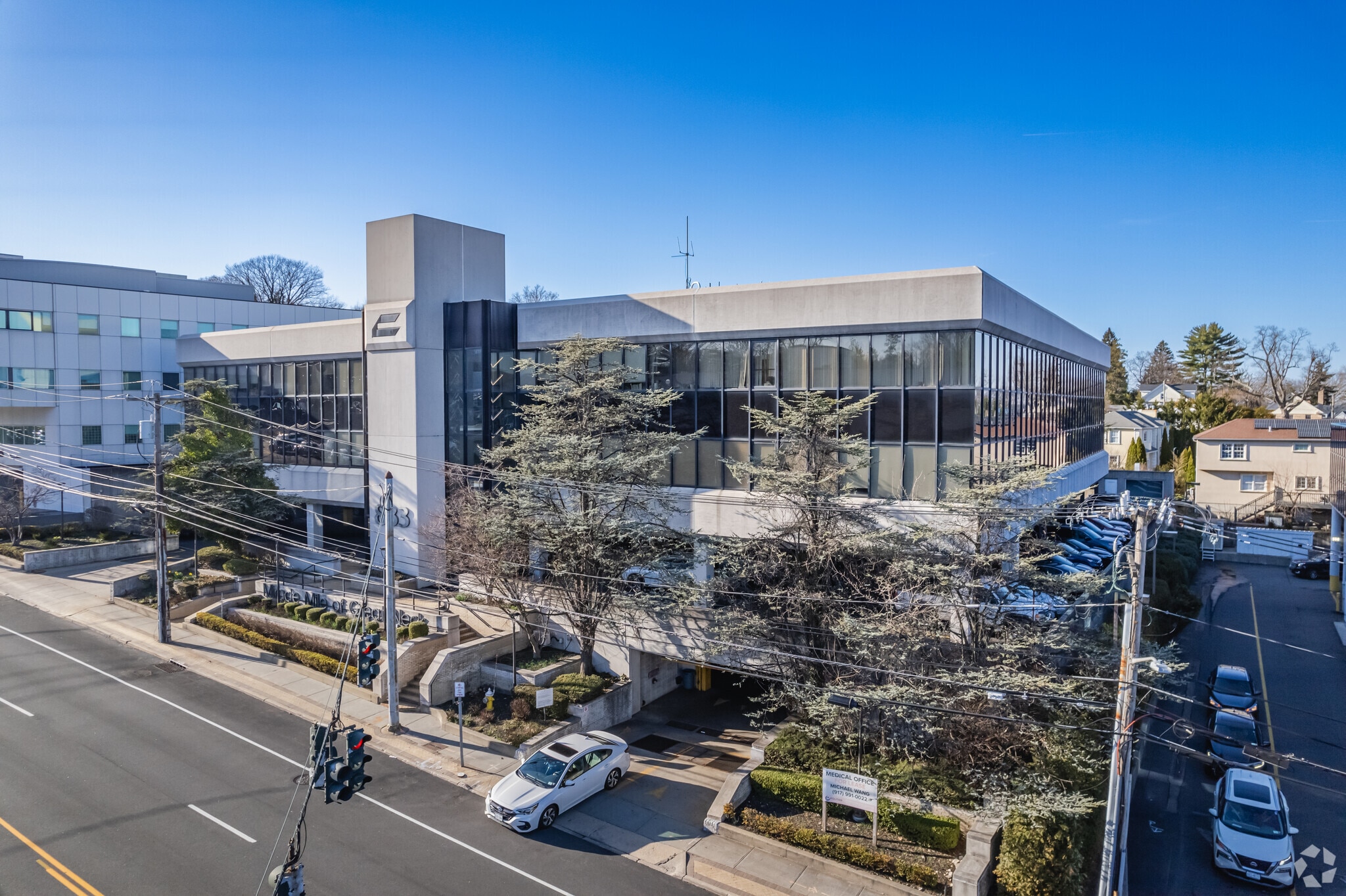833 Northern Blvd, Great Neck, NY à louer Photo principale– Image 1 sur 25