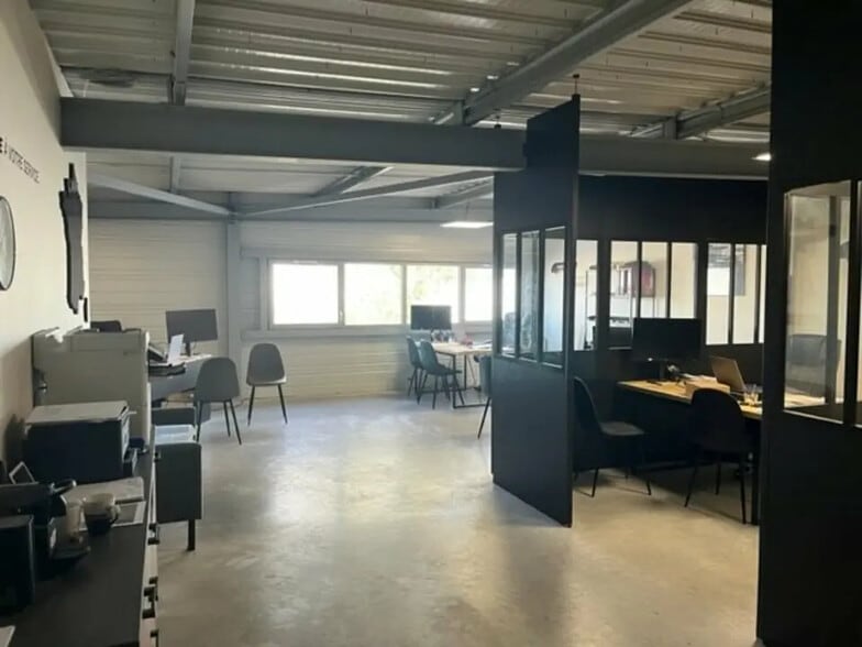 Local d’activités dans Carbon-Blanc à louer - Photo intérieure – Image 2 sur 8