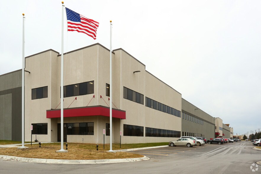 28101 Schoolcraft Rd, Livonia, MI à louer - Photo de l’immeuble – Image 3 sur 4