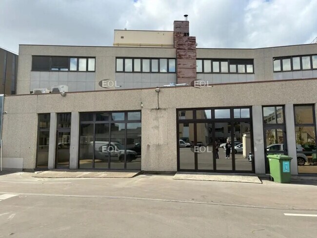 Plus de détails pour Local d'activités à louer