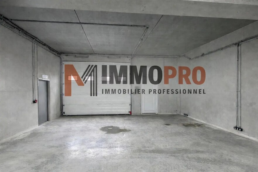 Industriel/Logistique dans Valbonne à louer - Photo de l’immeuble – Image 1 sur 9