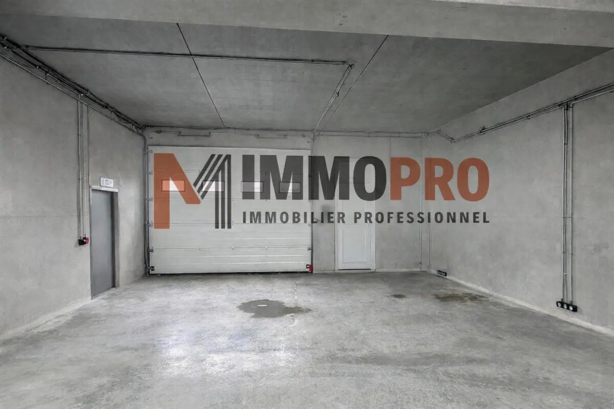 Industriel/Logistique dans Valbonne à louer Photo de l’immeuble– Image 1 sur 10