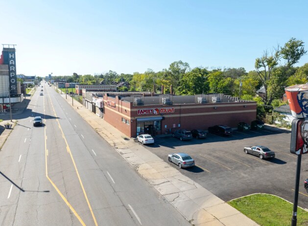 14305 Harper Ave, Detroit, MI à vendre - Photo de l’immeuble – Image 2 sur 5