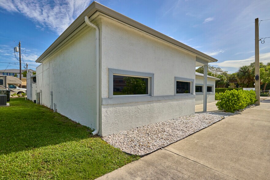 407 SE Ocean Blvd, Stuart, FL à louer - Photo de l’immeuble – Image 2 sur 6