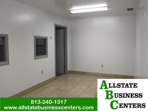 13652 N 12th St, Tampa, FL à louer Photo intérieure– Image 1 sur 5