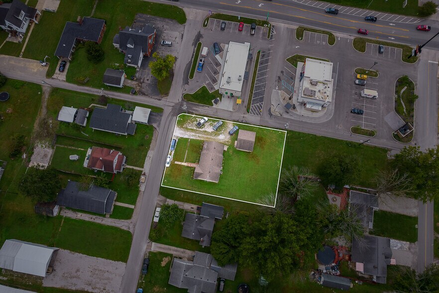 36 Forrest Dr, Scottsburg, IN à vendre - Photo principale – Image 1 sur 40