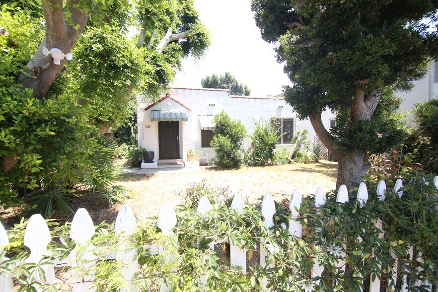 1028 N Hayworth Ave, West Hollywood, CA à vendre - Photo de l’immeuble – Image 1 sur 34
