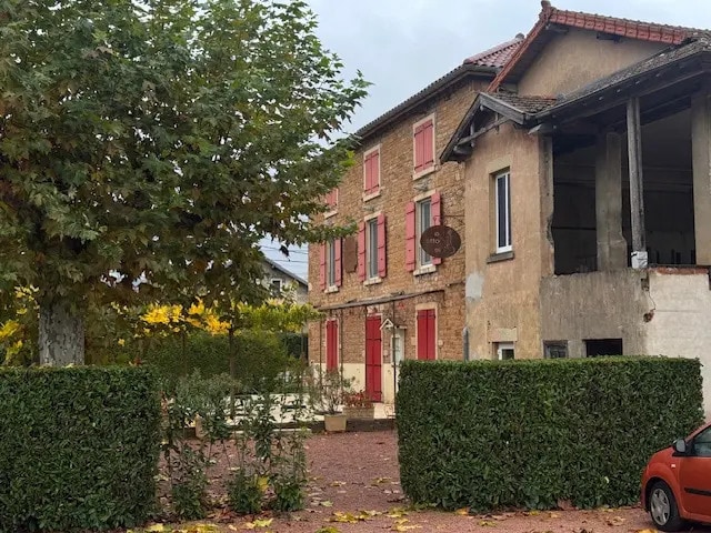 Local d'activités dans Davayé à vendre - Photo de l’immeuble – Image 3 sur 6