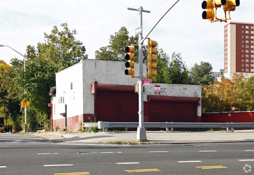 598 E Gun Hill Rd, Bronx, NY à vendre - Photo principale – Image 1 sur 1