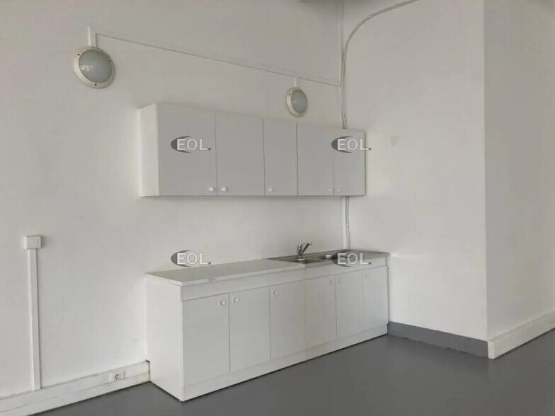 Local d’activités dans Chevilly-Larue à louer - Photo intérieure – Image 2 sur 4