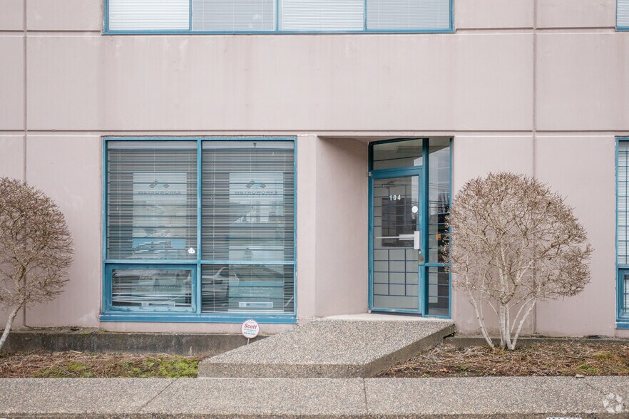 3060 Norland Ave, Burnaby, BC à louer - Photo de l’immeuble – Image 2 sur 9