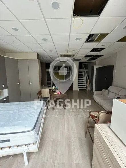 Local commercial dans Paris à louer - Photo de l’immeuble – Image 2 sur 8