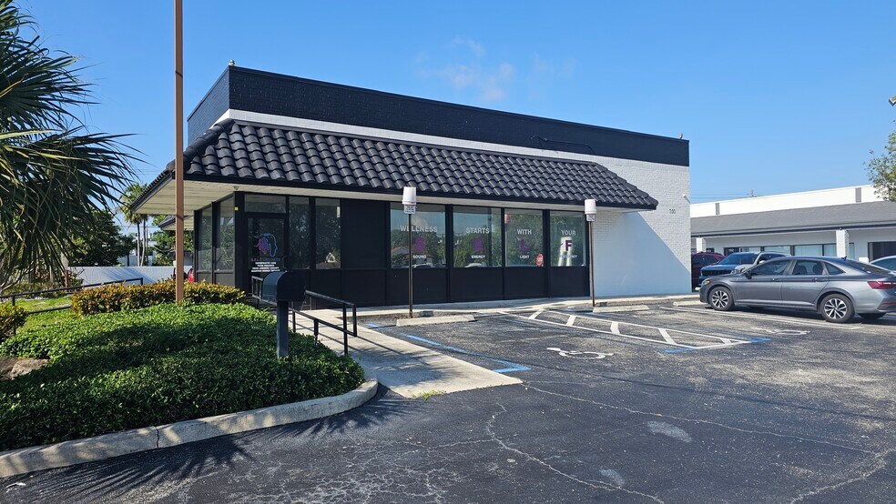 700 W Boynton Beach Blvd, Boynton Beach, FL à louer - Photo de l’immeuble – Image 2 sur 23