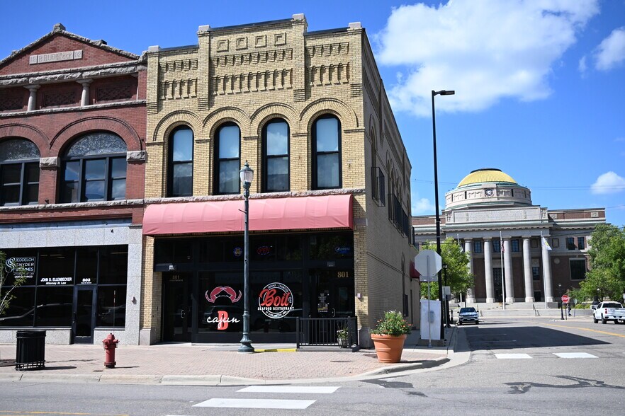 801 W St Germain St, Saint Cloud, MN à vendre - Photo de l’immeuble – Image 1 sur 15