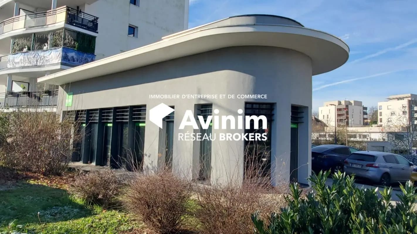 Local commercial dans Annecy à louer Photo de l’immeuble– Image 1 sur 17