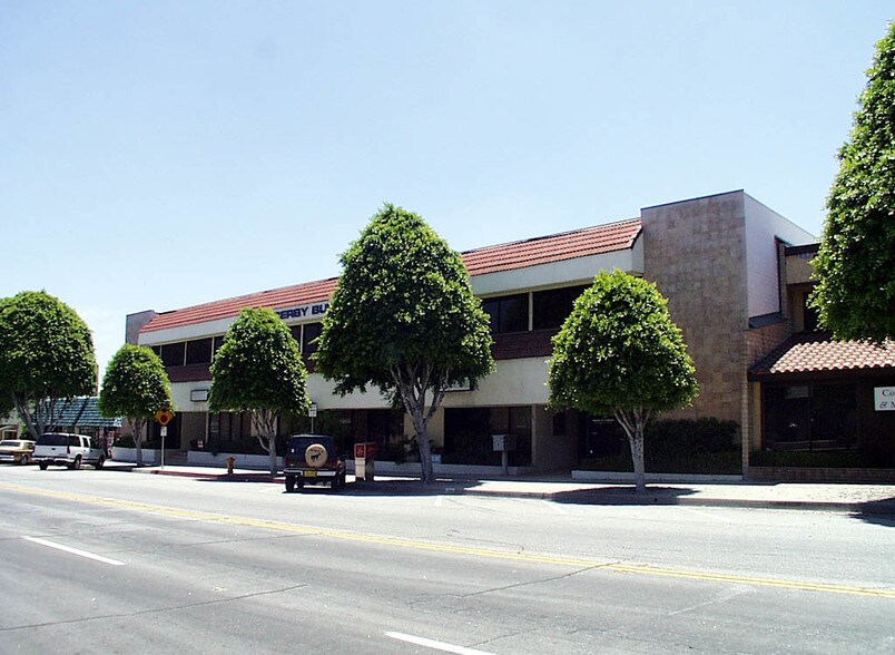 217 S Glendora Ave, Glendora, CA à louer - Photo de l’immeuble – Image 2 sur 9