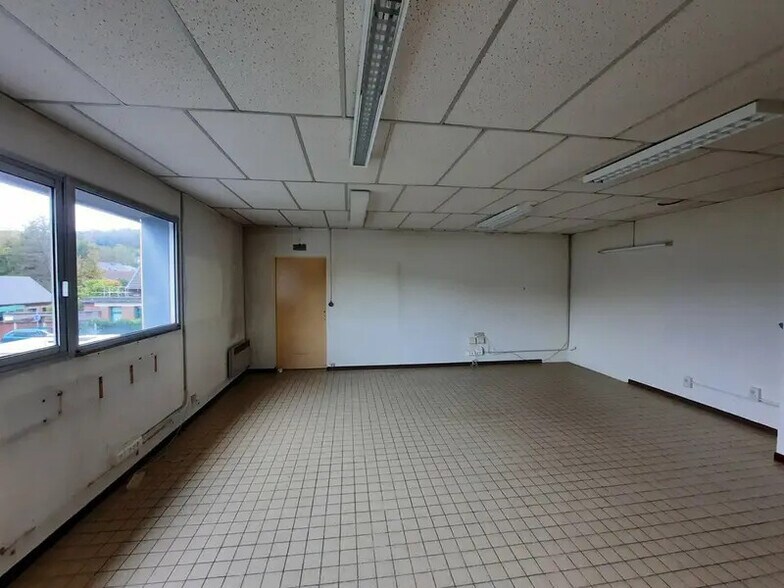 Bureau dans Le Houlme à vendre - Photo de l’immeuble – Image 2 sur 9