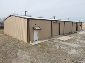 11647 Armetco Dr, Justin, TX à louer Photo de l’immeuble– Image 2 sur 8