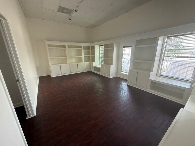 605 Bradford Ave, Kemah, TX à louer - Photo de l’immeuble – Image 2 sur 15