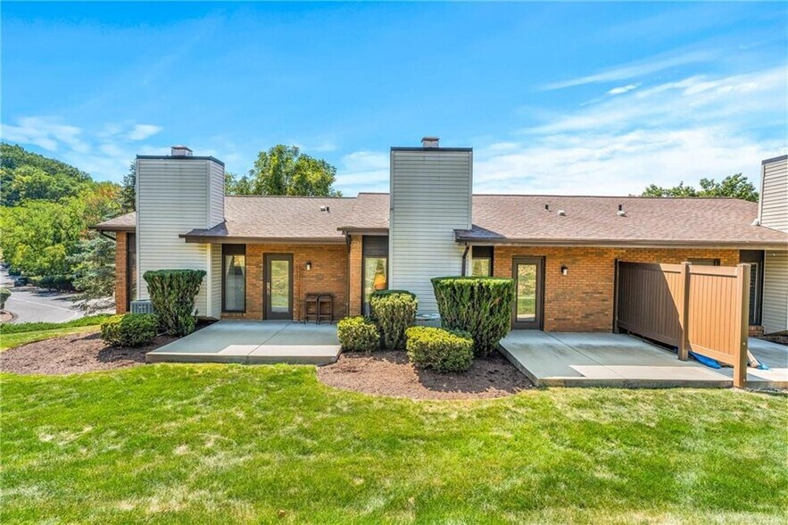 2006-2007 Kinvara Dr, Pittsburgh, PA à vendre - Photo principale – Image 1 sur 6