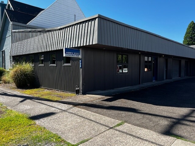 725 NE 4th St, Mcminnville, OR à louer Photo de l’immeuble– Image 1 sur 7