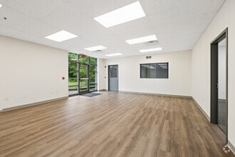 400 Cabot Dr, Hamilton, NJ à louer Photo intérieure– Image 2 sur 7