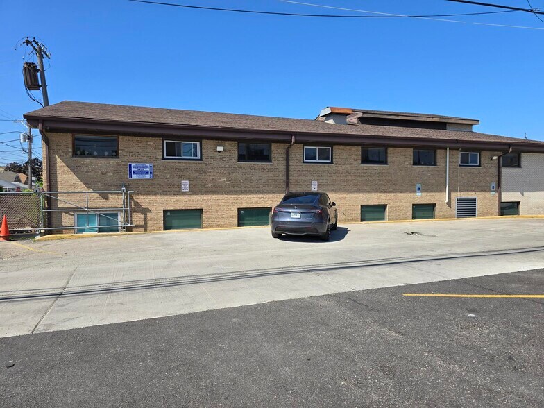 6420 N California Ave, Chicago, IL à louer - Photo de l’immeuble – Image 3 sur 17