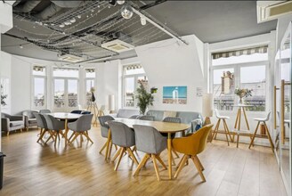 29 Rue De Lisbonne, Paris à louer Photo intérieure– Image 2 sur 9