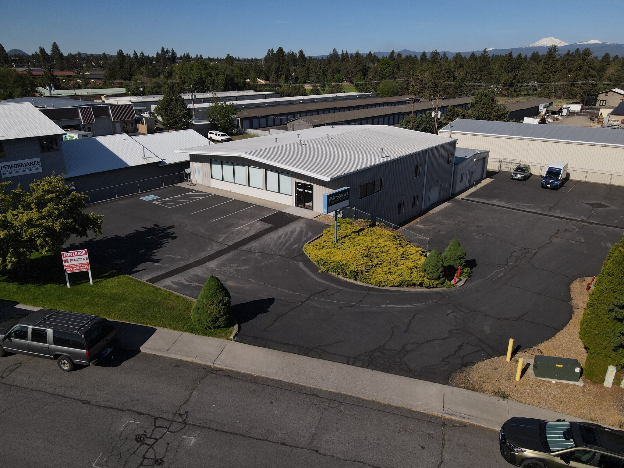 635 SE Business Way, Bend, OR à louer Photo de l’immeuble– Image 1 sur 17
