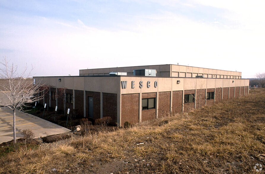 4741 Hinckley Ind Pky, Cleveland, OH à louer - Photo principale – Image 1 sur 4