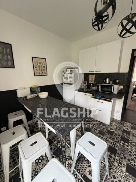 Local commercial dans Paris à vendre - Photo de l’immeuble – Image 3 sur 10