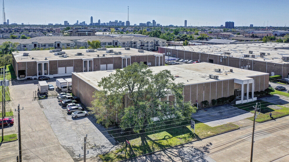 6855 Wynnwood Ln, Houston, TX à louer - Photo de l’immeuble – Image 3 sur 4