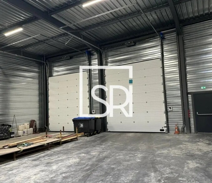 Industriel/Logistique dans Lezoux à vendre - Photo de l’immeuble – Image 1 sur 10