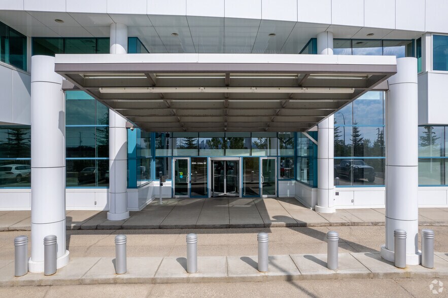 2535 3rd Ave SE, Calgary, AB à louer - Photo de l’immeuble – Image 2 sur 7