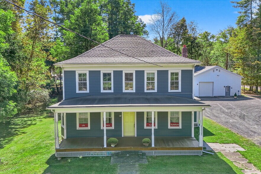 271 Tinker St, Woodstock, NY à vendre - Photo de l’immeuble – Image 3 sur 16