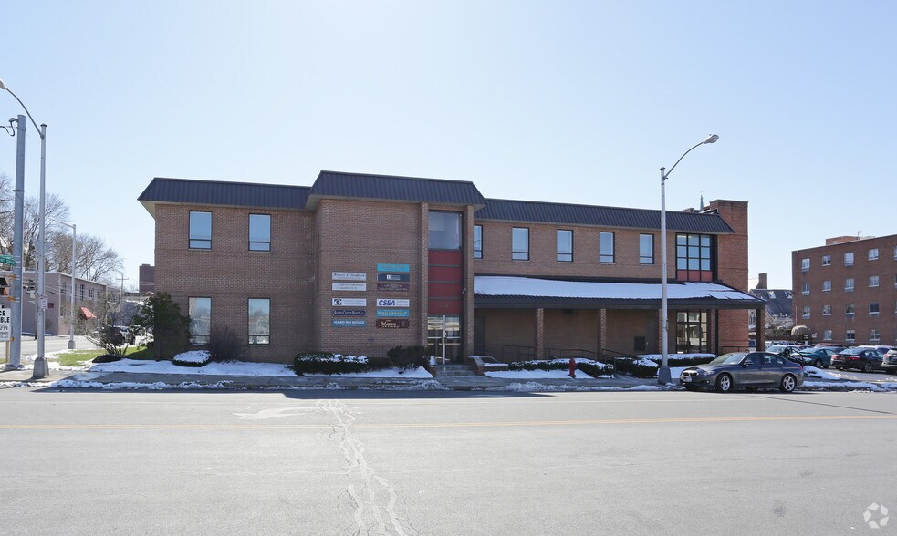 670 Franklin St, Schenectady, NY à louer - Photo de l’immeuble – Image 3 sur 8