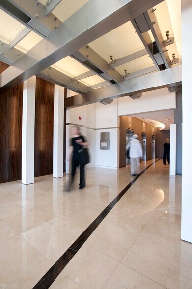5225 Wisconsin Ave NW, Washington, DC à louer - Photo intérieure – Image 2 sur 7