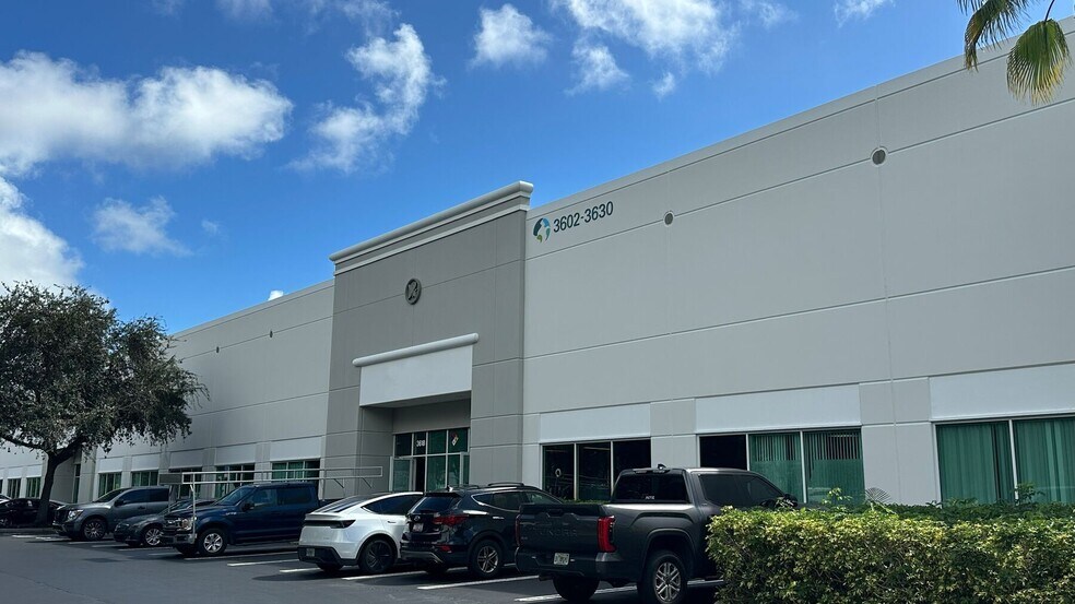 2035 High Ridge Rd, Boynton Beach, FL à louer - Photo de l’immeuble – Image 3 sur 4