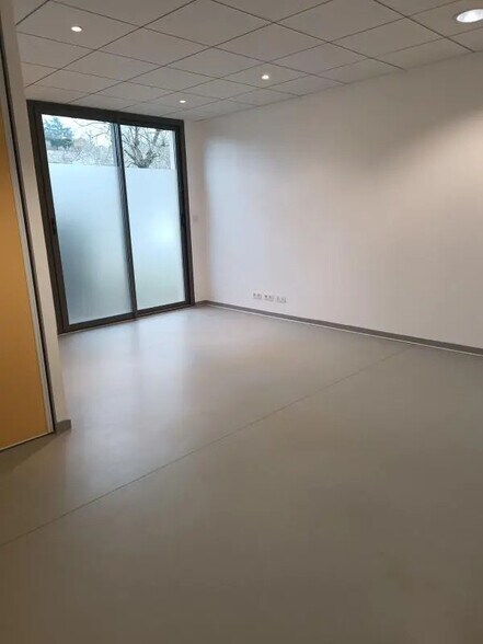Bureaux/Médical dans La Roche-Vineuse à louer - Photo intérieure – Image 2 sur 8