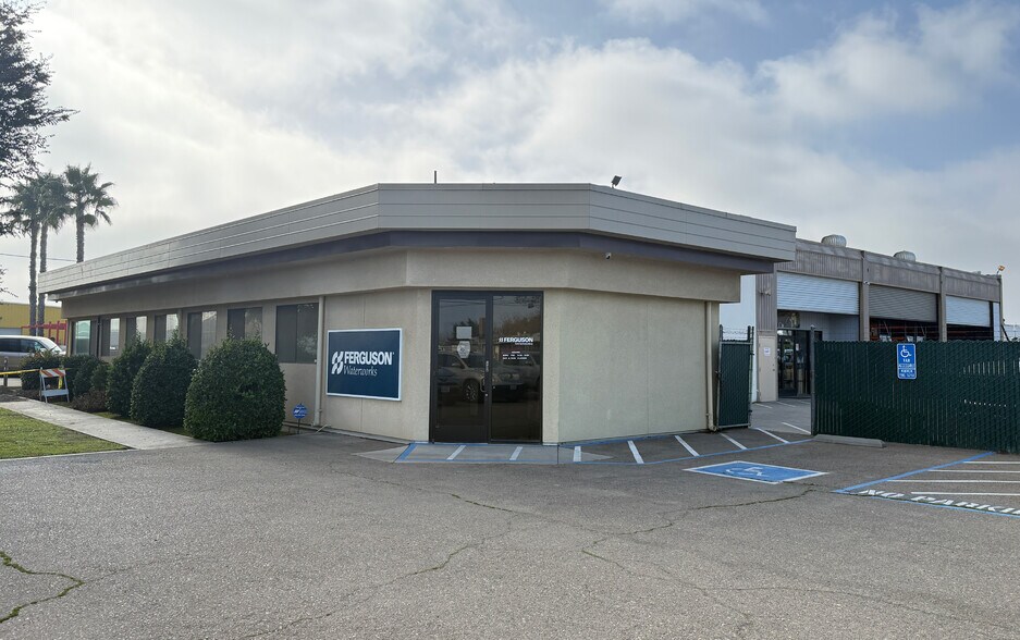 2812 S Orange Ave, Fresno, CA à vendre - Photo principale – Image 1 sur 1