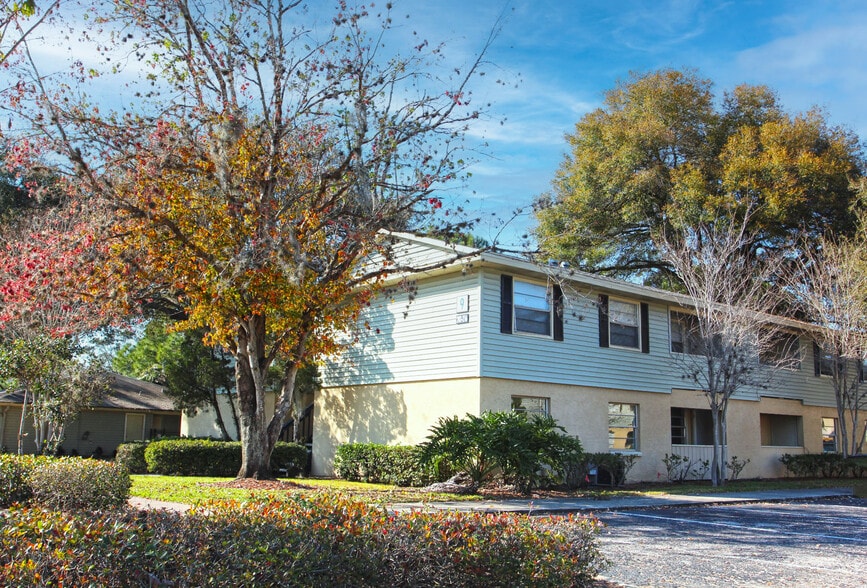 609 Golden Raintree Pl, Brandon, FL à vendre - Photo de l’immeuble – Image 2 sur 16