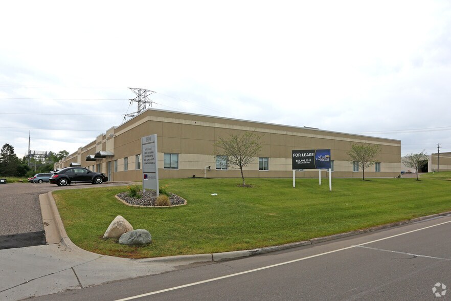 1900 Oakcrest Ave, Roseville, MN à louer - Photo de l’immeuble – Image 3 sur 3