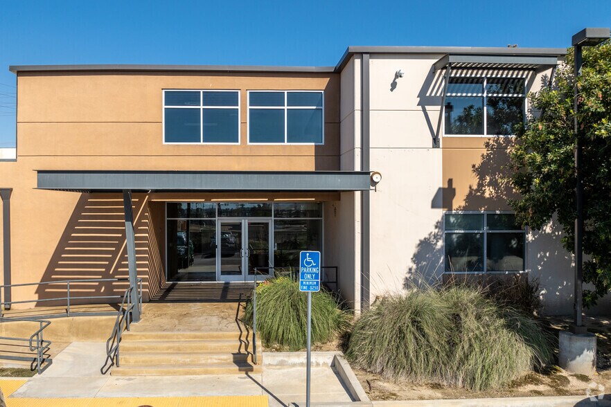 1550 E Washington St, Colton, CA à louer - Photo de l’immeuble – Image 3 sur 5
