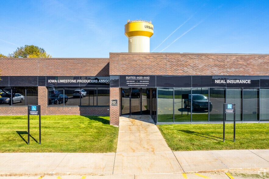 4400-4498 SW 114th St, Urbandale, IA à louer - Photo de l’immeuble – Image 2 sur 5